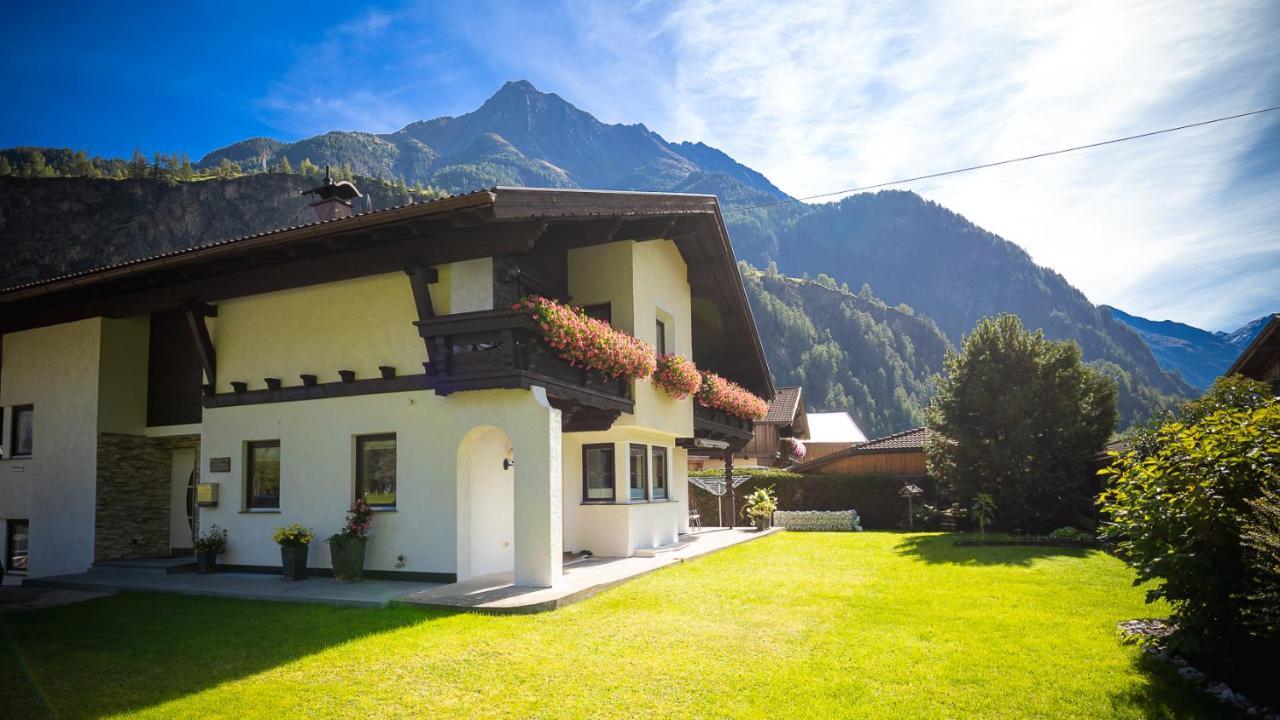Haus Klaudia Gstrein * Längenfeld