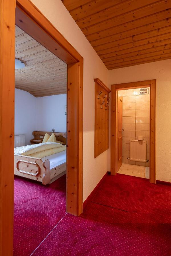 Haus Klaudia Gstrein * Längenfeld